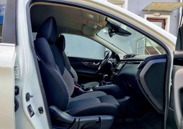 Nissan Qashqai cena 67900 przebieg: 101000, rok produkcji 2018 z Stęszew małe 277